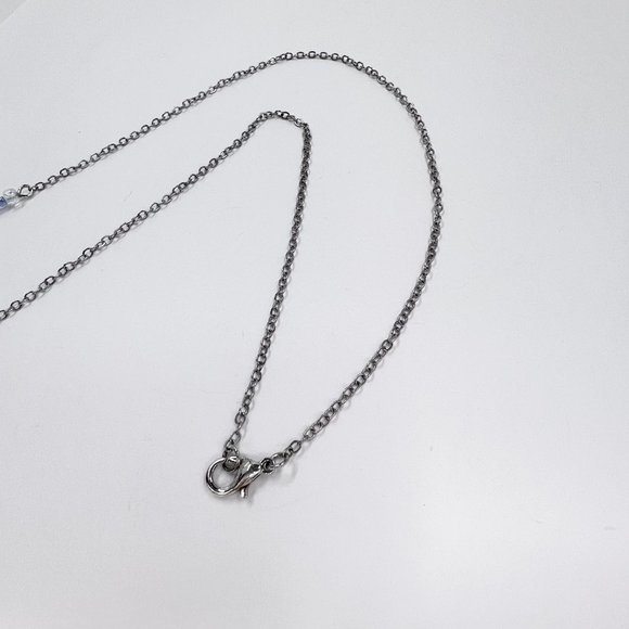 🎊HP🎊 New/Handcrafted - Iridescent Jeweled Pyramid AB Beaded “Y” Style Necklace - Picture 7 of 7